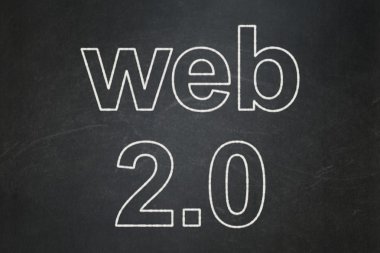 Web geliştirme konsepti: Web 2.0 tebeşir tahtası arka plan üzerinde