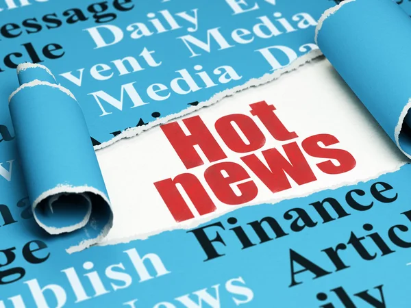 News concept: testo rosso Hot News sotto il pezzo di carta strappata — Foto Stock