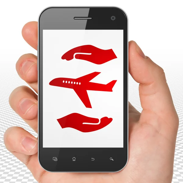 Concepto de seguro: Smartphone de mano con avión y palma en pantalla —  Fotos de Stock