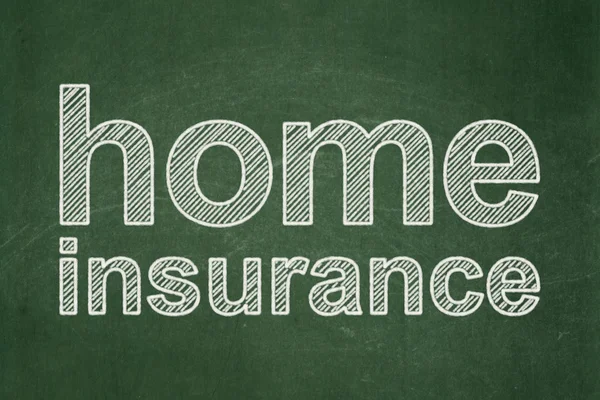 Verzekering concept: Home verzekering op schoolbord achtergrond — Stockfoto