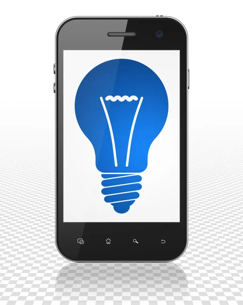 Geschäftskonzept: Smartphone mit Glühbirne auf dem Display — Stockfoto
