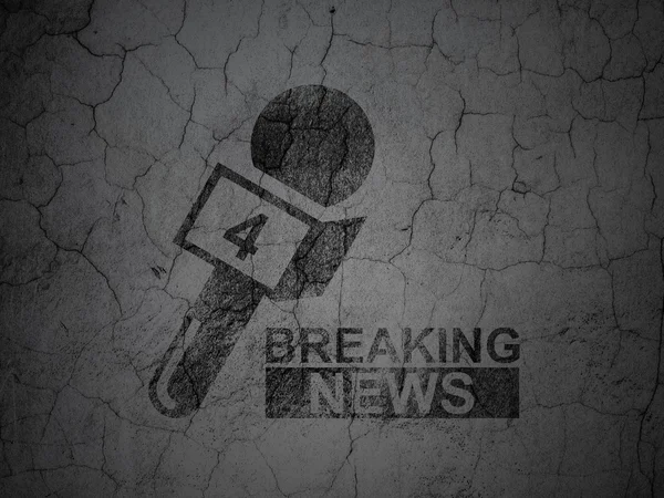 Nieuws-concept: Breaking News en microfoon op grunge muur achtergrond — Stockfoto