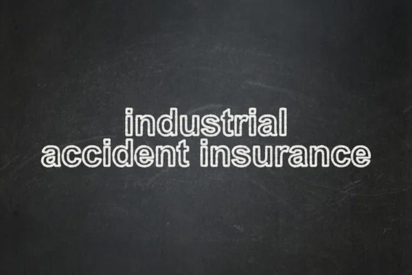 Versicherungskonzept: Arbeitsunfallversicherung auf Kreidetafel — Stockfoto