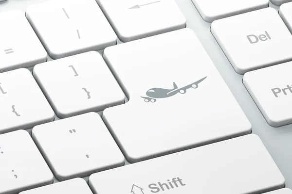 Seyahat kavramı: bilgisayar klavye arka plan üzerinde uçak — Stok fotoğraf