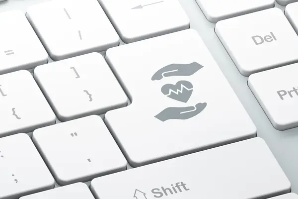 Концепція страхування: Серце і пальма на фоні клавіатури комп'ютера — стокове фото