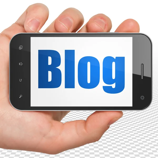 Concepto de desarrollo web: Smartphone de mano con Blog en pantalla — Foto de Stock