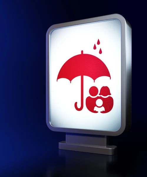 Koncepcja bezpieczeństwa: rodzina i parasol na tle Billboard — Zdjęcie stockowe