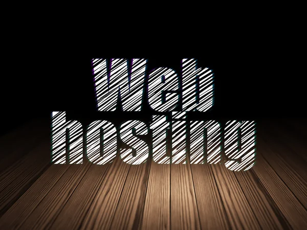 Концепция веб-разработки: веб-хостинг в гранж темной комнате — стоковое фото