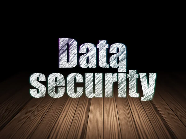 Концепция защиты: Защита данных в гранж темной комнате — стоковое фото