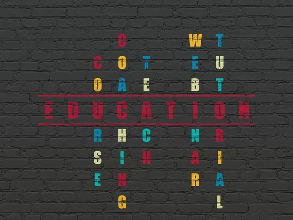 Estudiar el concepto: palabra Educación en la resolución de crucigramas Puzzle — Foto de Stock