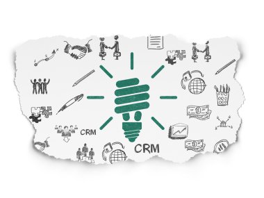 Ekonomi kavramı: yırtık kağıt arka plan üzerinde enerji tasarrufu lamba