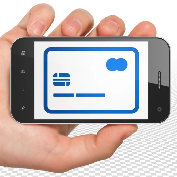 Conceito de finanças: mão segurando Smartphone com cartão de crédito em exibição — Fotografia de Stock