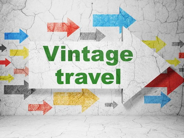 Concepto de turismo: flecha con Vintage Travel sobre fondo de pared grunge — Foto de Stock
