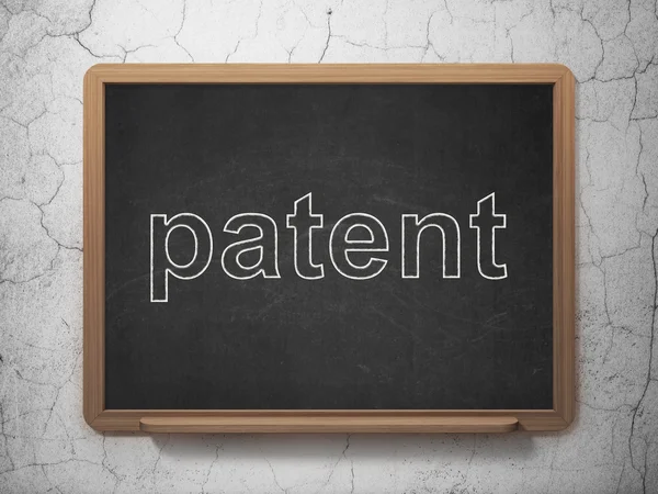 Rechtskonzept: Patent auf Tafelhintergrund — Stockfoto