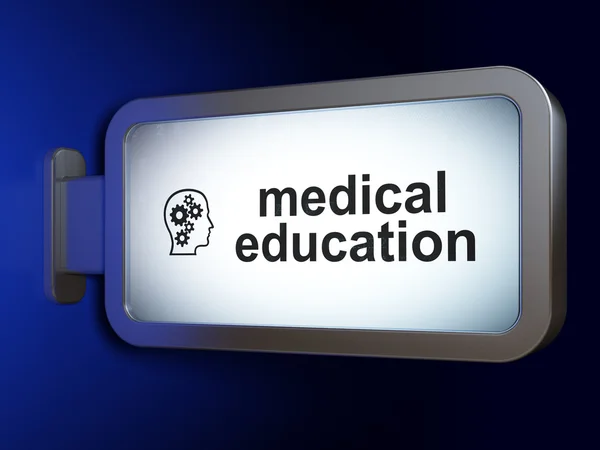 学习概念︰ 医学教育和头与齿轮的广告牌背景 — 图库照片