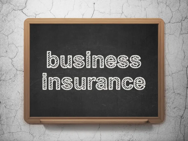 Conceito de seguro: Seguro de negócios em fundo quadro-negro — Fotografia de Stock