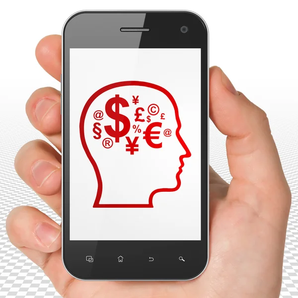 Concepto de educación: Smartphone de mano con cabeza con símbolo de finanzas en pantalla — Foto de Stock