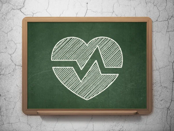 Conceito de cuidados de saúde: Coração sobre fundo quadro-negro — Fotografia de Stock