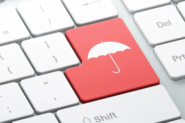 Конфиденциальность: зонтик на фоне компьютерной клавиатуры — стоковое фото