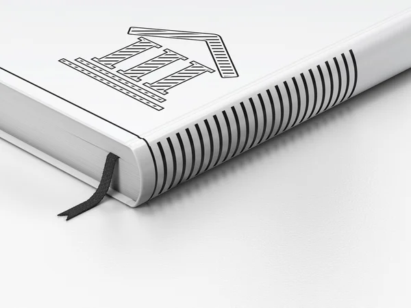 법 개념: 폐쇄 책, 흰색 바탕에 법원 — 스톡 사진