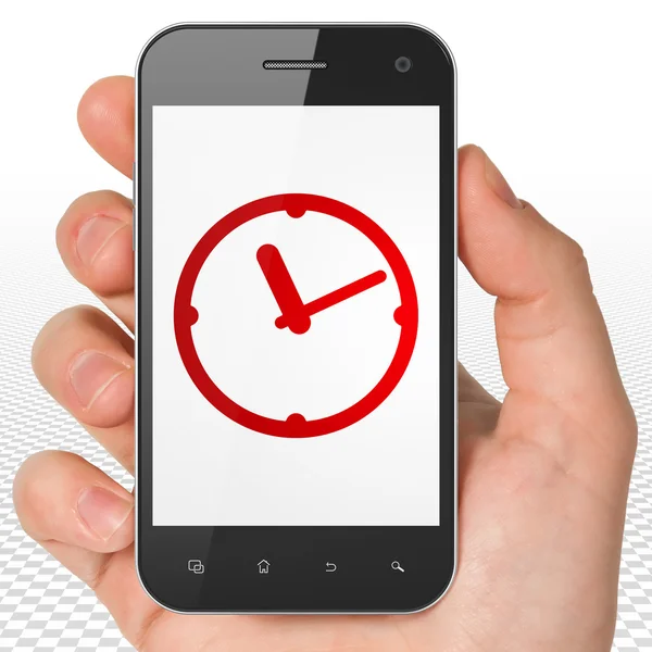 Zeitkonzept: Handhaltendes Smartphone mit Uhr auf dem Display — Stockfoto