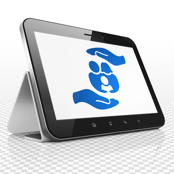 Concetto di assicurazione: computer tablet con famiglia e palmo in mostra — Foto Stock