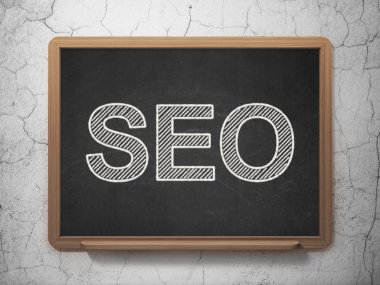 Web tasarım konsepti: Kara tahta arka plan üzerinde Seo