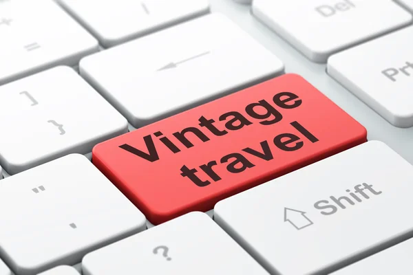 Conceito de férias: Vintage Travel no fundo do teclado do computador — Fotografia de Stock