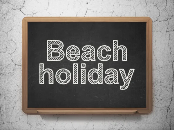 観光概念: 黒板背景にビーチでの休暇 — ストック写真