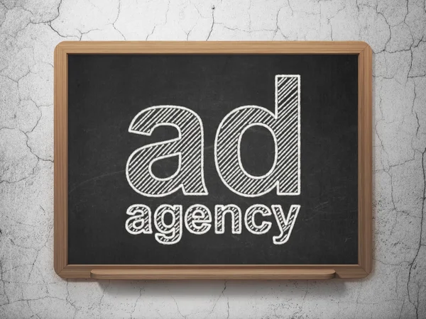 Concetto pubblicitario: agenzia pubblicitaria su sfondo lavagna — Foto Stock