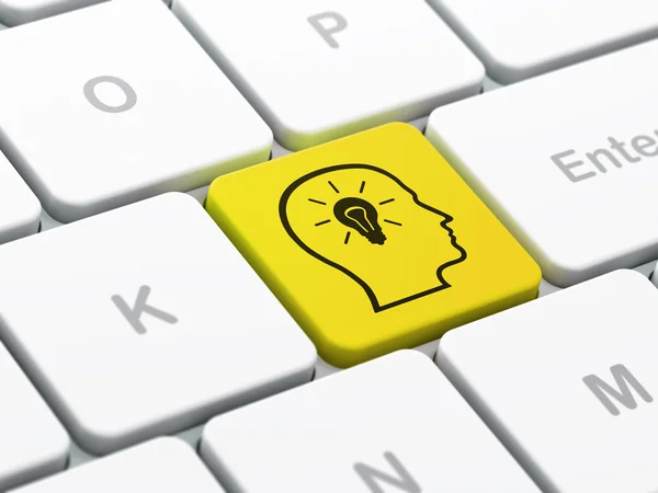 Concept d'entreprise : Head With Lightbulb sur fond de clavier d'ordinateur — Photo