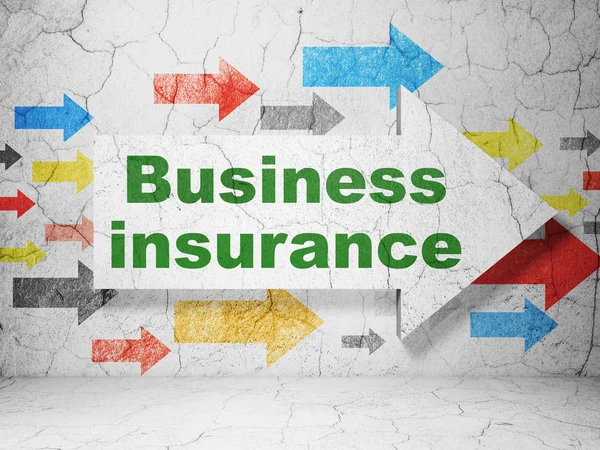 Versicherungskonzept: Pfeil mit Firmenversicherung auf Grunge-Wand-Hintergrund — Stockfoto