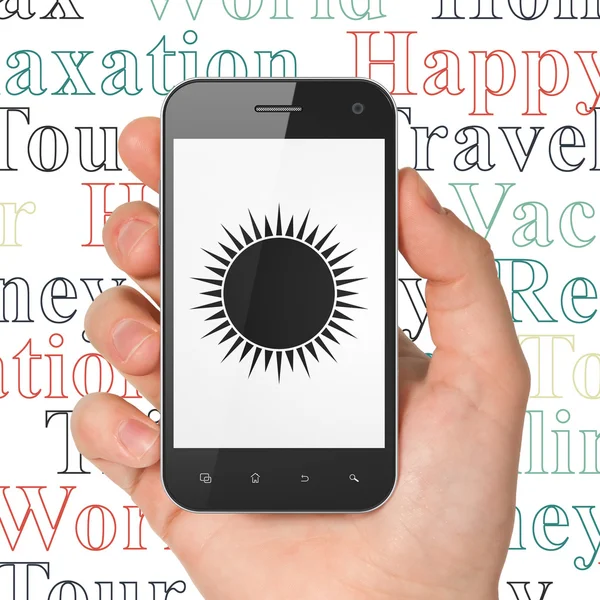 Concepto de turismo: Smartphone de mano con sol en pantalla —  Fotos de Stock