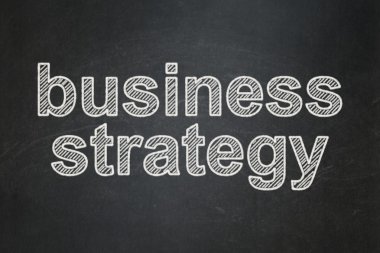 Ekonomi kavramı: Kara tahta zemin üzerine iş stratejisi