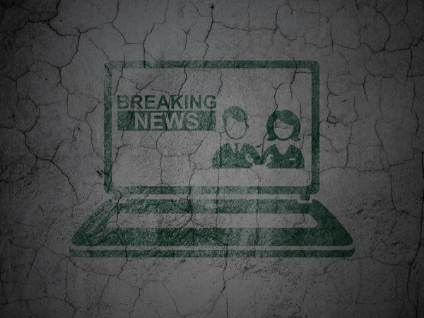 Conceito de notícias: Últimas notícias no laptop no fundo da parede grunge — Fotografia de Stock