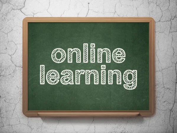 Kavram öğrenme: Online Eğitim kara tahta arka plan üzerinde — Stok fotoğraf