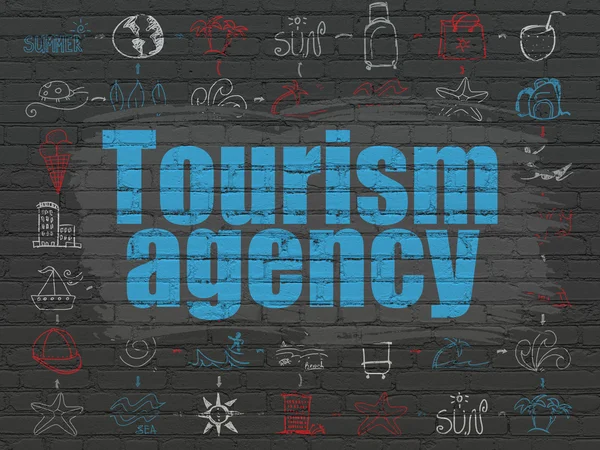 Концепция отдыха: Туристическое агентство на фоне стен — стоковое фото