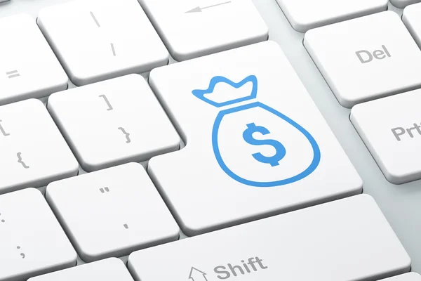 Conceito de moeda: saco de dinheiro no fundo do teclado do computador — Fotografia de Stock