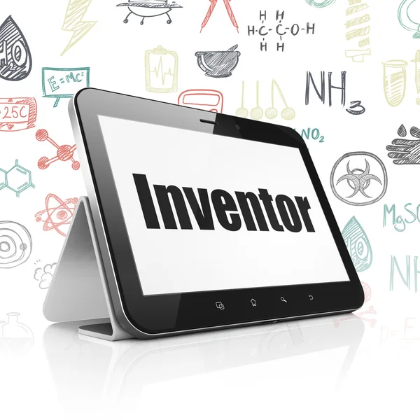 Concetto scientifico: computer tablet con inventore in mostra — Foto Stock