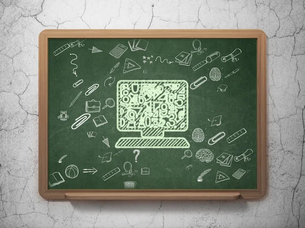 Learning concept: Computer Pc on School Board background — Stockfoto