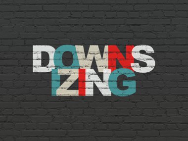 İş kavramı: duvar arka plan üzerinde küçülme