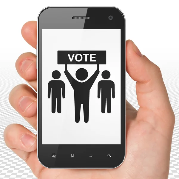 Политическая концепция: Ручной смартфон с предвыборной кампанией — стоковое фото