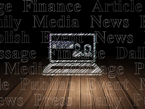 Concepto de noticias: Noticias de última hora en el ordenador portátil en el cuarto oscuro grunge —  Fotos de Stock