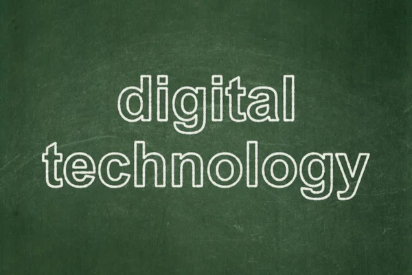 Информационная концепция: Цифровые технологии на фоне доски — стоковое фото