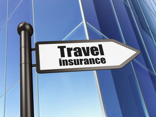 Концепція страхування: знак Travel Insurance на будівельному тлі — стокове фото