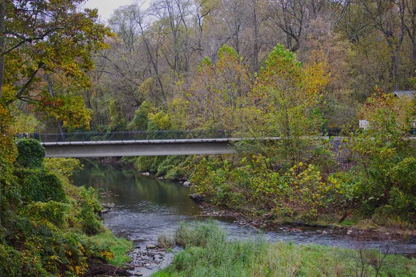 Brücke Mit Herbstbäumen Lake Roland Park Baltimore Maryland Usa — Stockfoto