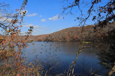 Baltimore, Maryland 'deki Loch Raven Reservoir Gölü manzaralı.