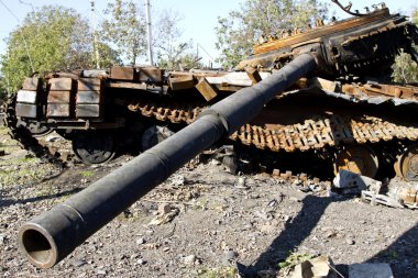 Ukraynalı tankları köyde Stepanivka yok edildi 