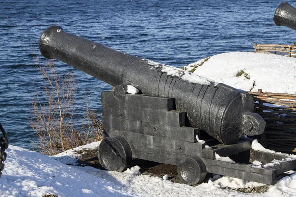 Artileriyskoe instrument of the 19th century, standing on the sl — Stock Photo, Image