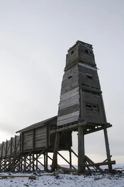 Wieża i szafą rack, aby obserwować Północna futrami fok w zimie — Zdjęcie stockowe